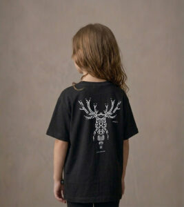 T-shirt dziecięcy z recyklingu, czarny, mitologia nordycka Cernunnos