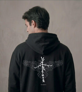 Bluza Loose Fit z recyklingu, czarna, mitologia nordycka Crow Spirit