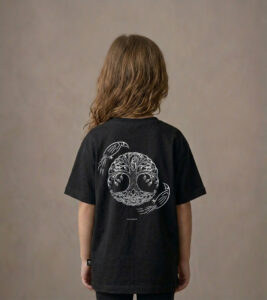 T-shirt dziecięcy z recyklingu, czarny, mitologia nordycka Yggdrasil