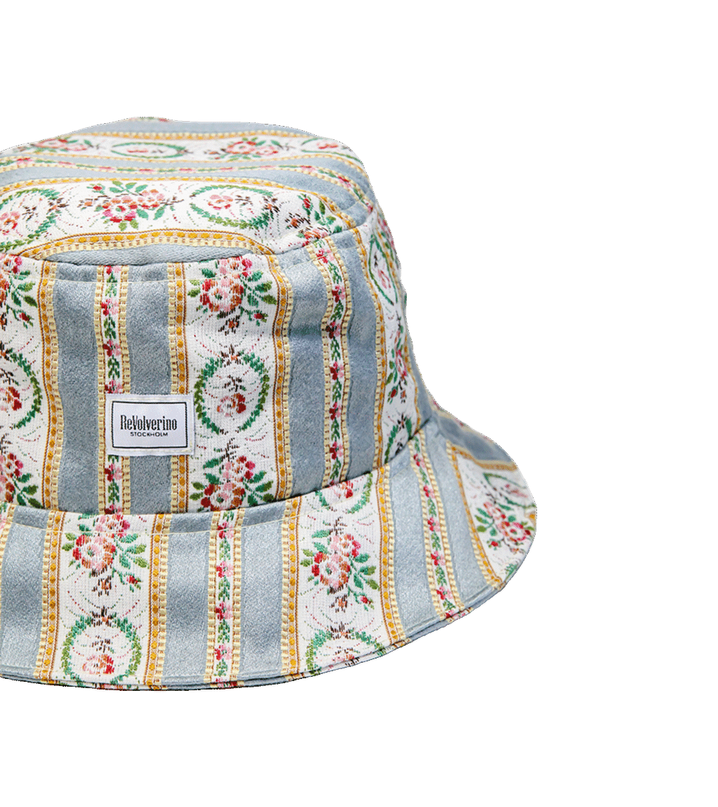 Kapelusz typu bucket, wzór renesansowy – upcycling