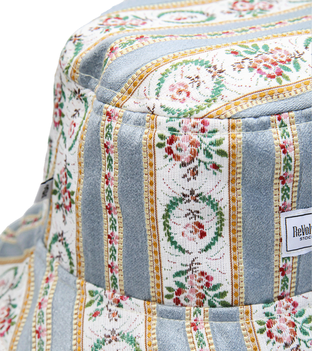 Kapelusz typu bucket, wzór renesansowy – upcycling