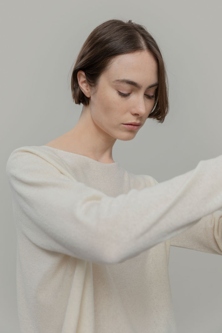 Sweterek z jedwabiu z recyklingu