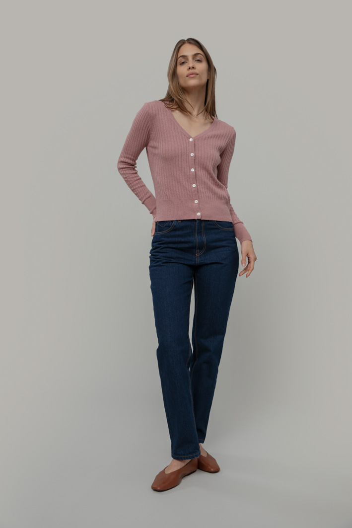 Sweterek z jedwabiu z recyklingu zapinany