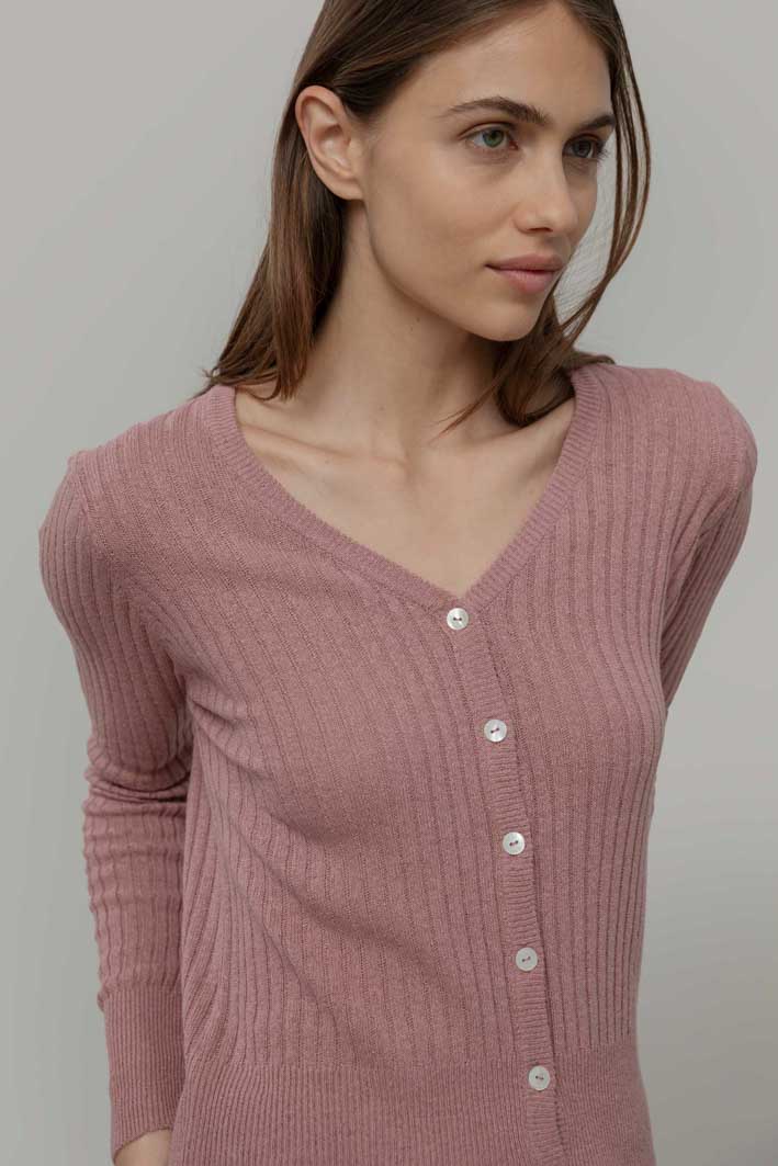 Sweterek z jedwabiu z recyklingu zapinany