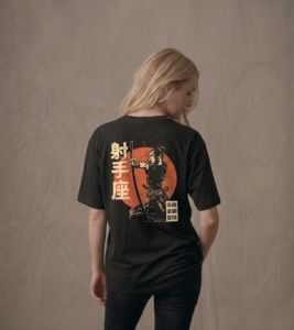 T-shirt luźny z recyklingu, czarny - Zodiak Strzelec - Japoński Kanji