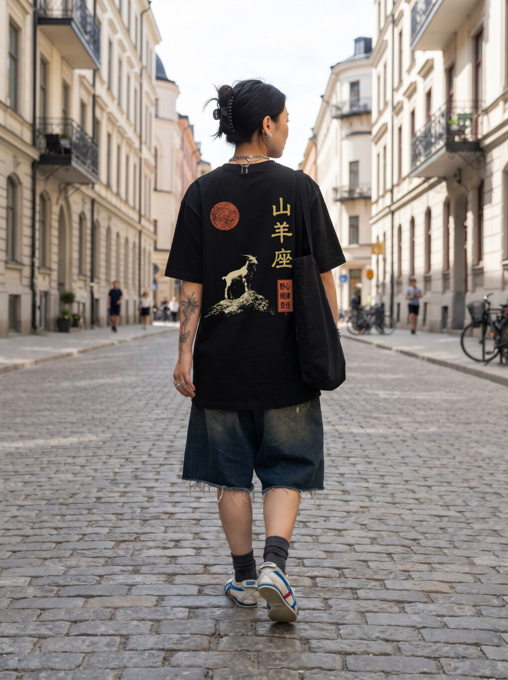 T-shirt luźny z recyklingu, czarny – Zodiak Koziorożec – Japoński Kanji