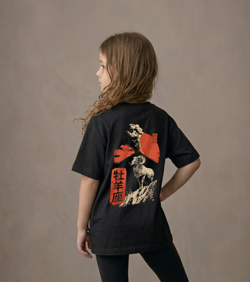 T-shirt dziecięcy z recyklingu, czarny – Zodiak Baran – Japoński Kanji