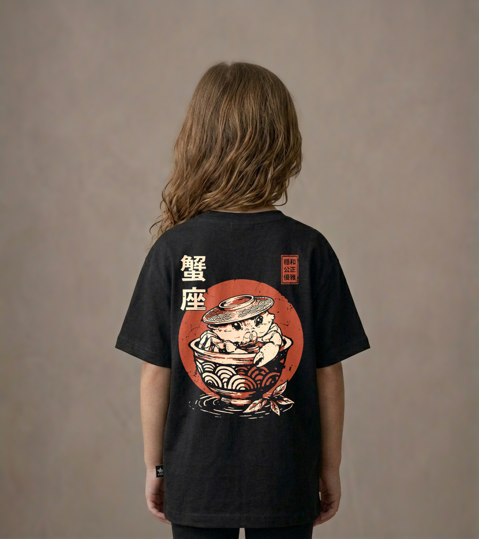 T-shirt dziecięcy z recyklingu, czarny – Zodiak Rak – Japoński Kanji