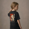 T-shirt dziecięcy z recyklingu, czarny – Zodiak Lew – Japoński Kanji