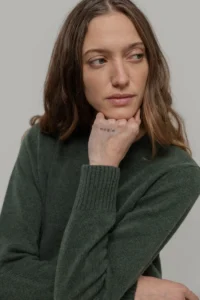 Sweter z wełny regenerowanej damski Laura